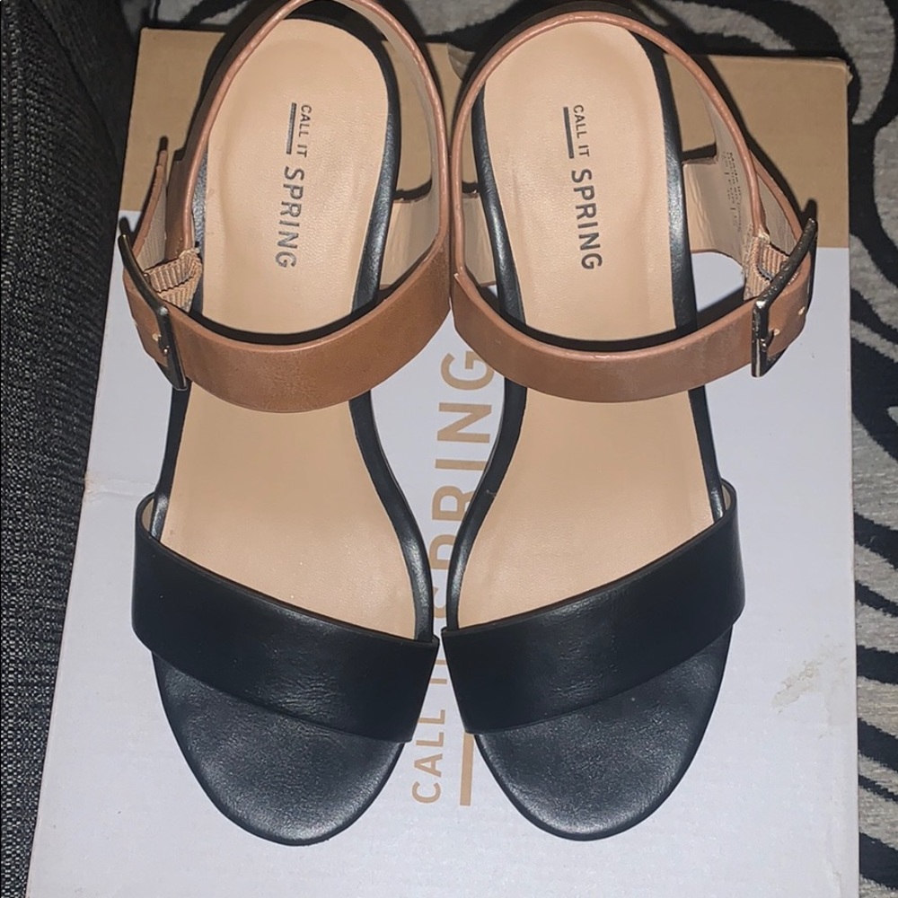 Like new Black and Tan Wedges